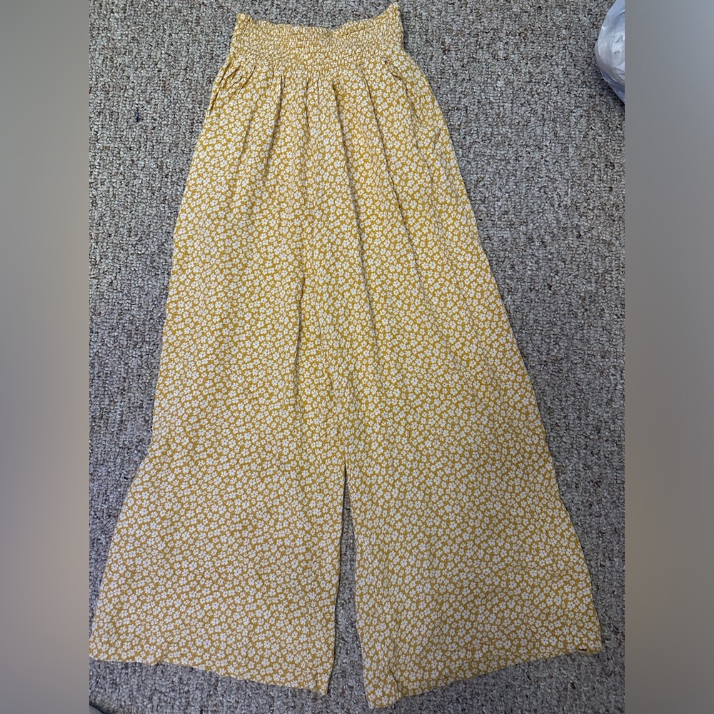 Womens Floral Flowy Yellow Pants Size Medium Used - Great Condition
